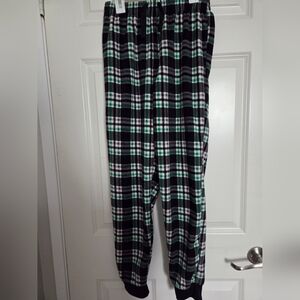Kids Plaid Lounge pj Pants in Black and Green. size 14/16